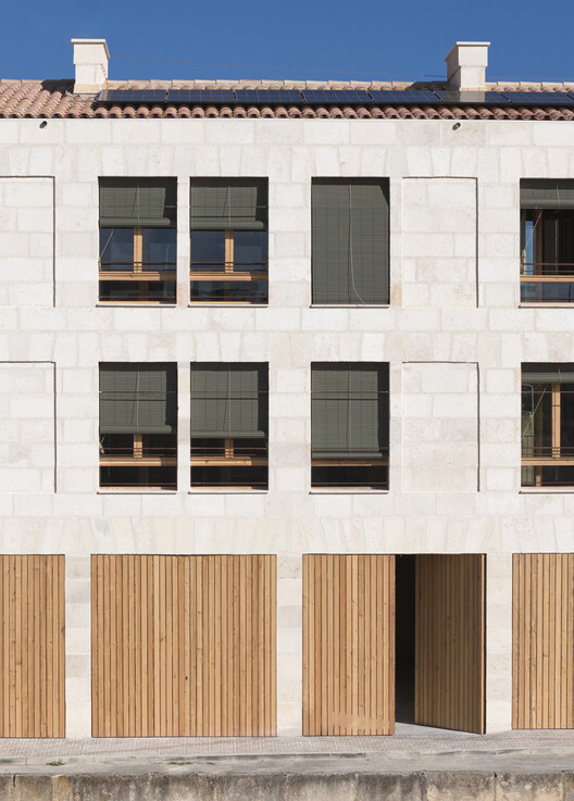 Ten Social Housing Units in Santa Margalida, Mallorca / Javier Gavín + Siddartha Rodrigo + Juan Moreno + DATAAE - Interior Photography, Concrete