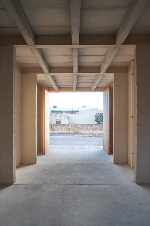 Ten Social Housing Units in Santa Margalida, Mallorca / Javier Gavín + Siddartha Rodrigo + Juan Moreno + DATAAE - Image 11 of 20