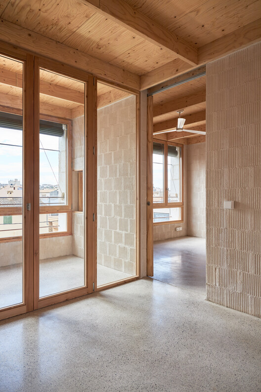 Ten Social Housing Units in Santa Margalida, Mallorca / Javier Gavín + Siddartha Rodrigo + Juan Moreno + DATAAE - Interior Photography, Wood, Beam