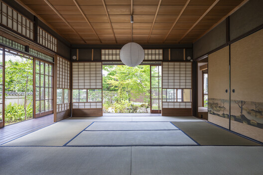 Old Folk House in Iwakura / td-Atelier Old Folk House in Iwakura / td-Atelier - Interior Photography, Bedroom, Door, Glass