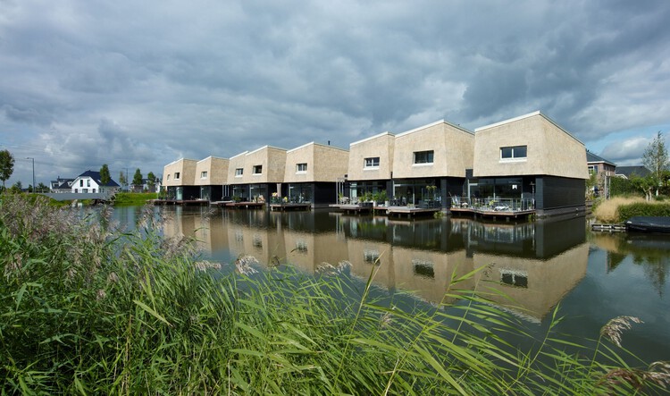 No Solid Ground: Three Approaches to Building Below Sea Level in Rotterdam - Image 62 of 70