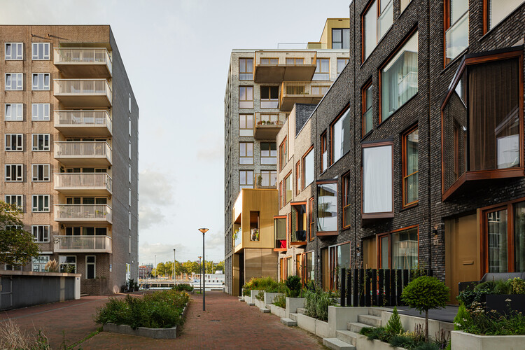 No Solid Ground: Three Approaches to Building Below Sea Level in Rotterdam - Image 70 of 70