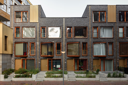 No Solid Ground: Three Approaches to Building Below Sea Level in Rotterdam No Solid Ground: Three Approaches to Building Below Sea Level in Rotterdam - Image 40 of 70