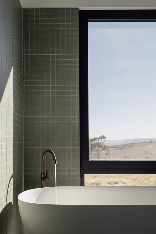 Carrickalinga Shed / Architects Ink - Interior Photography, Bathroom, Lighting, Bathtub, Glass