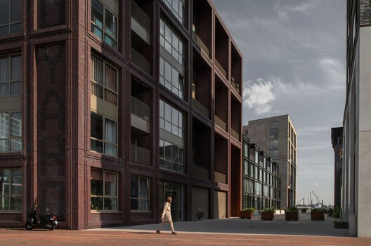 No Solid Ground: Three Approaches to Building Below Sea Level in Rotterdam No Solid Ground: Three Approaches to Building Below Sea Level in Rotterdam - Image 35 of 70