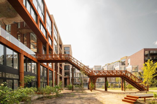 No Solid Ground: Three Approaches to Building Below Sea Level in Rotterdam No Solid Ground: Three Approaches to Building Below Sea Level in Rotterdam - Image 29 of 70