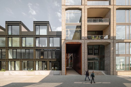 No Solid Ground: Three Approaches to Building Below Sea Level in Rotterdam No Solid Ground: Three Approaches to Building Below Sea Level in Rotterdam - Image 33 of 70