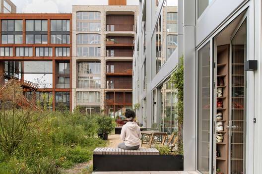 No Solid Ground: Three Approaches to Building Below Sea Level in Rotterdam No Solid Ground: Three Approaches to Building Below Sea Level in Rotterdam - Image 30 of 70