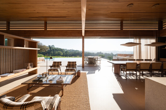 Residência CR / Lucas Takaoka - Fotografia de Interiores, Madeira, Cadeira