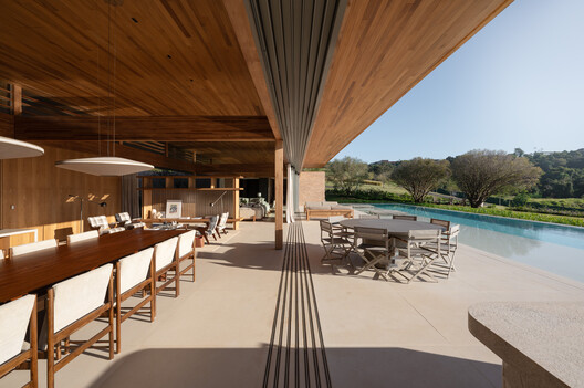 Residência CR / Lucas Takaoka - Fotografia de Interiores, Sala de Jantar, Madeira