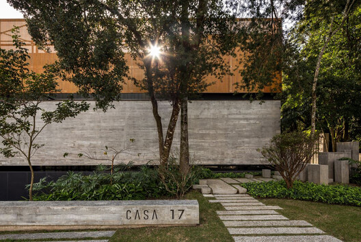 House 17-JB / Luiz Volpato Arquitetura - Image 15 of 38