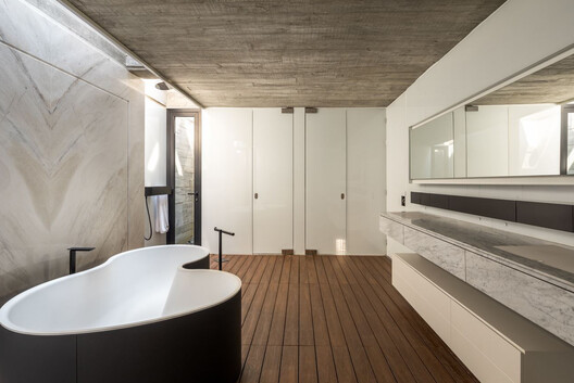 House 17-JB / Luiz Volpato Arquitetura - Image 14 of 38