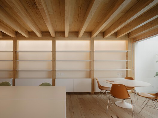 Tietê178 / Gabriel Kogan - Interior Photography, Wood, Shelving, Chair