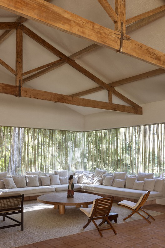 Itaipava Farm / Lucas Jimeno Dualde Itaipava Farm / Lucas Jimeno Dualde - Interior Photography, Living Room, Wood, Table, Chair, Beam