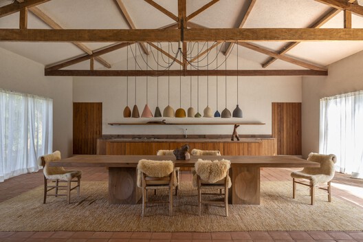 Itaipava Farm / Lucas Jimeno Dualde Itaipava Farm / Lucas Jimeno Dualde - Interior Photography, Wood, Table, Lighting, Chair