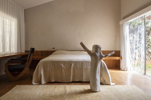 Itaipava Farm / Lucas Jimeno Dualde Itaipava Farm / Lucas Jimeno Dualde - Interior Photography, Bedroom, Wood, Bed, Lighting