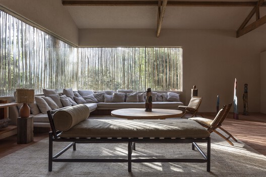 Itaipava Farm / Lucas Jimeno Dualde Itaipava Farm / Lucas Jimeno Dualde - Interior Photography, Living Room, Wood, Chair
