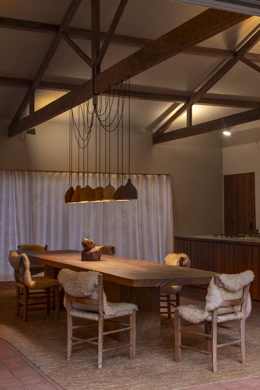 Itaipava Farm / Lucas Jimeno Dualde Itaipava Farm / Lucas Jimeno Dualde - Interior Photography, Wood, Lighting, Table, Chair, Beam