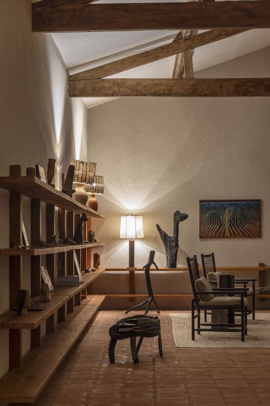 Itaipava Farm / Lucas Jimeno Dualde Itaipava Farm / Lucas Jimeno Dualde - Interior Photography, Dining room, Wood, Lighting, Shelving