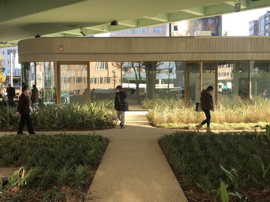 Elevated Infrastructure and Public Space: Reclaiming the Ground Below - Image 5 of 21