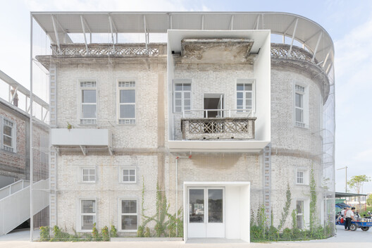 Renovation Design of Yongping Warehouses / Atelier cnS - Exterior Photography, Balcony