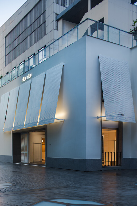 nice rice Upper Hills Concept Store / say architects nice rice Upper Hills Concept Store / say architects - Exterior Photography, Glass