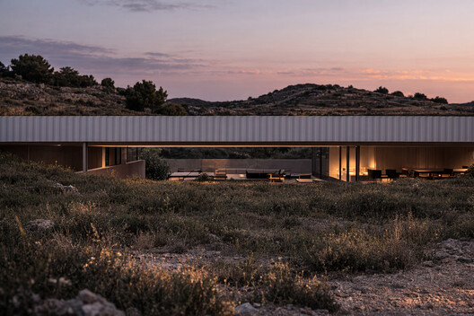 7 Unbuilt Houses Shaped by Site, Climate, and Constraints - Image 34 of 47