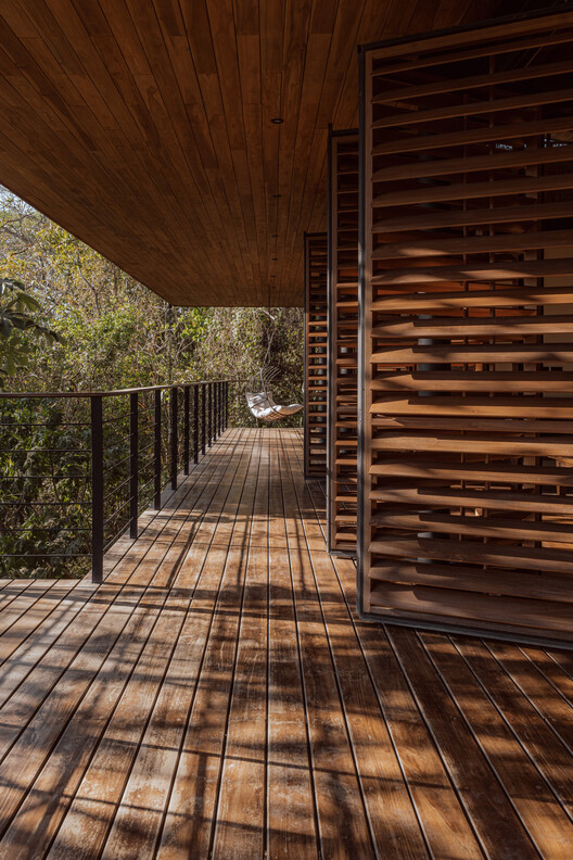 Casa Bersatu / Estudio D3B - Fotografía interior, Madera, Terraza