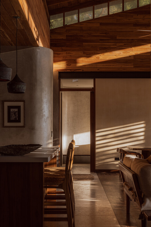 Casa Bersatu / Estudio D3B - Fotografía interior, Madera, Fijación Vigas, Sillas