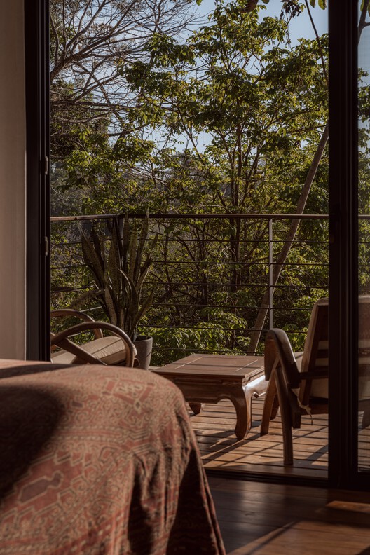 Casa Bersatu / Estudio D3B - Fotografía exterior, Madera, Sillas, Balcón