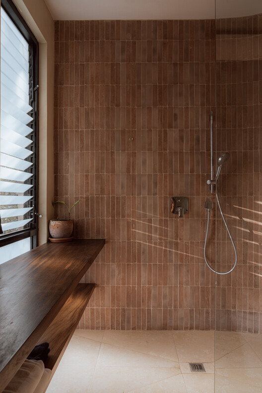 Casa Bersatu / Estudio D3B - Fotografía interior, Baño, Duchas