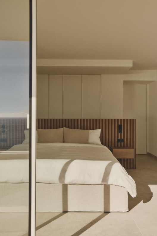 Casa L5 / Pasqual Giner Arquitectura - Interior Photography, Bedroom, Wood, Bed, Lighting