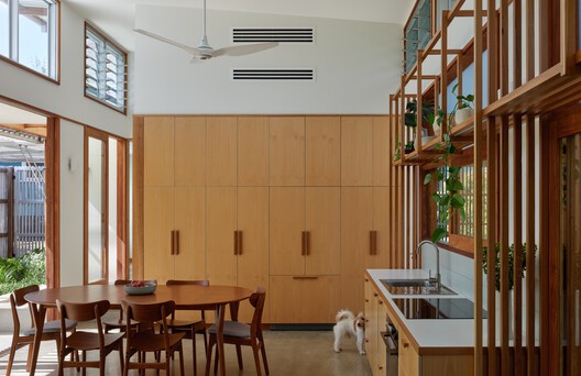 Moffat Morphing House  / Arcke - Interior Photography, Dining room, Wood, Shelving