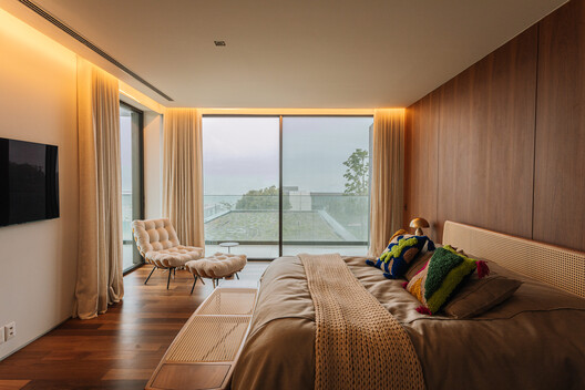 GLG Residence / Ximenes Leite Arquitetura - Interior Photography, Bedroom, Bed, Wood, Lighting