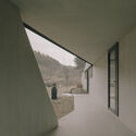 Sayuwon Park Visiting Center Gate / liveraniandrea - Cultural Architecture