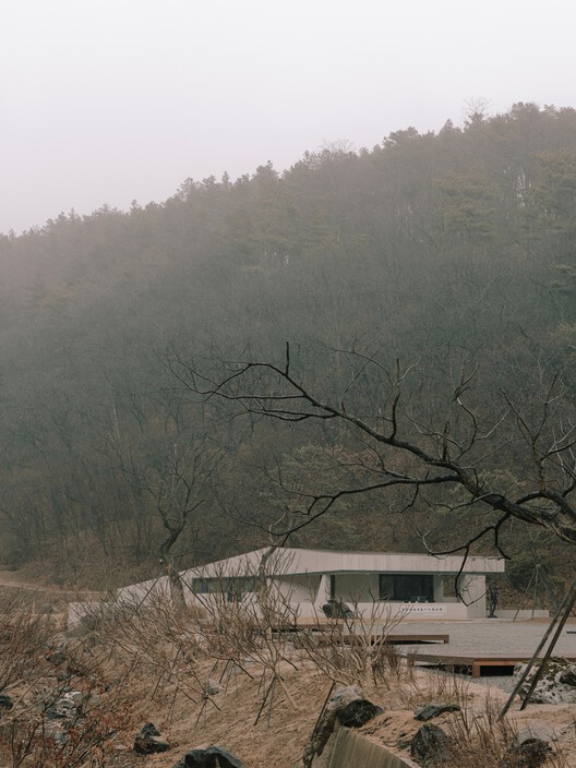 Sayuwon Park Visiting Center Gate / liveraniandrea - Image 6 of 17