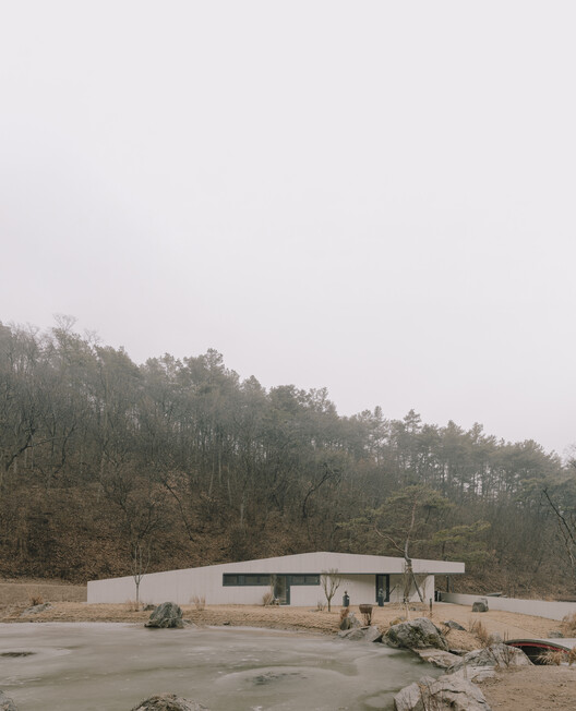 Sayuwon Park Visiting Center Gate / liveraniandrea - Image 11 of 17