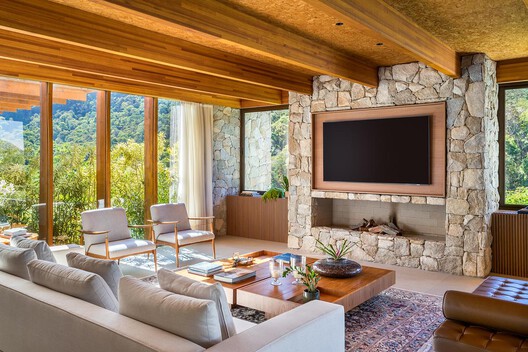 Casa JCA / Magarão + Lindenberg Arq - Fotografia de Interiores, Sala de Estar, Madeira, Sofá, Mesa, Cadeira