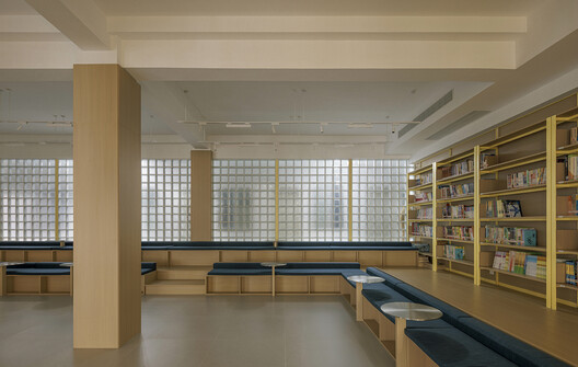 Renovation Design of the Library, Chengdu Shude Experimental Middle School / Modum Atelier Renovation Design of the Library, Chengdu Shude Experimental Middle School / Modum Atelier - Interior Photography, Shelving, Glass