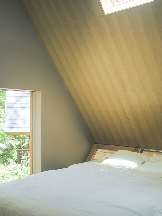 Tull Weekend Home / Rei Mitsui Architects Tull Weekend Home / Rei Mitsui Architects - Interior Photography, Bedroom, Wood, Lighting, Bed