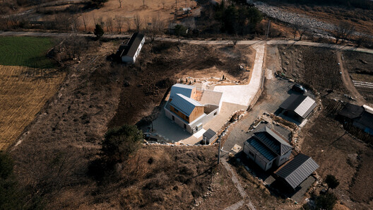 Two Gabled Volumes, One Landscape / BRBB Architects - Exterior Photography