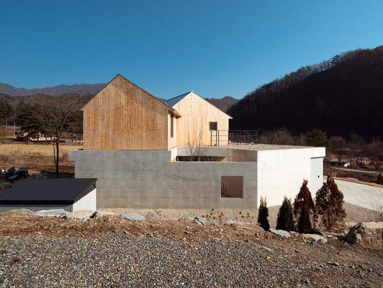 Two Gabled Volumes, One Landscape / BRBB Architects - Houses