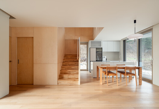 Two Gabled Volumes, One Landscape / BRBB Architects - Image 8 of 20