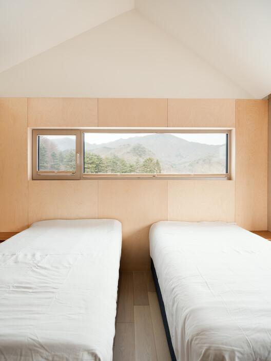 Two Gabled Volumes, One Landscape / BRBB Architects - Image 10 of 20