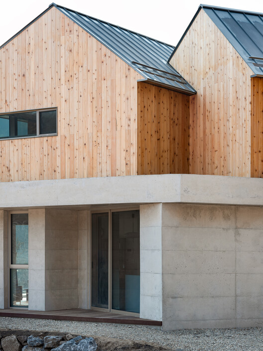 Two Gabled Volumes, One Landscape / BRBB Architects - Interior Photography
