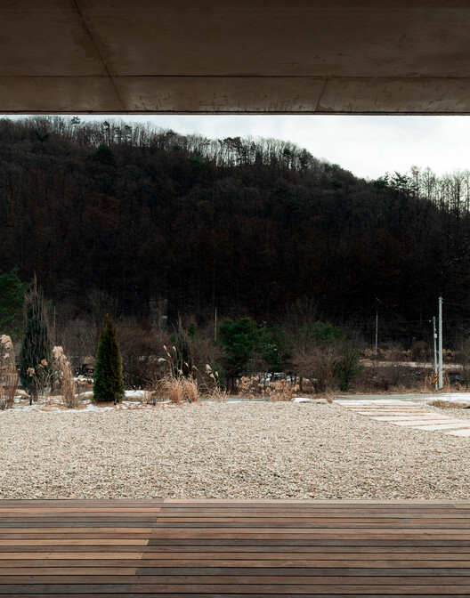 Two Gabled Volumes, One Landscape / BRBB Architects - Image 18 of 20