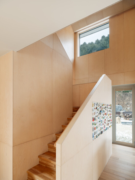 Two Gabled Volumes, One Landscape / BRBB Architects - Image 9 of 20