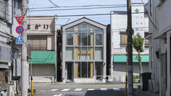 A House, Resident and Milk Delivery Service  / Meguro Architecture Laboratory