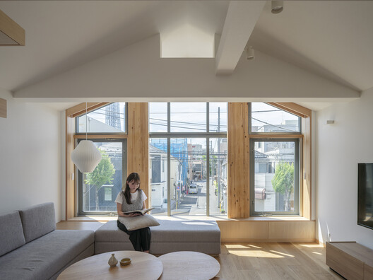 A House, Resident and Milk Delivery Service / Meguro Architecture Laboratory A House, Resident and Milk Delivery Service / Meguro Architecture Laboratory - Interior Photography, Living Room, Wood, Glass