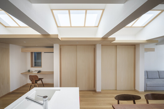 A House, Resident and Milk Delivery Service / Meguro Architecture Laboratory A House, Resident and Milk Delivery Service / Meguro Architecture Laboratory - Interior Photography, Wood, Lighting